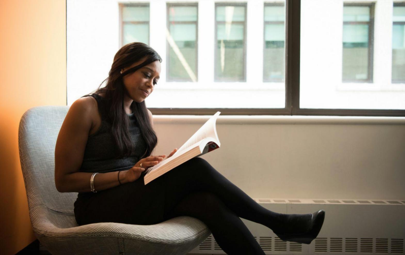 Étudiants utilisant la plateforme d'analyse financière interactive